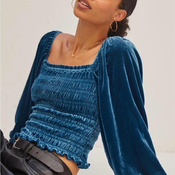 Anthropologie Women's Blue Velvet Smocked Puff Sleeve Blouse Cropped Fairy XS - Picture 2 of 10